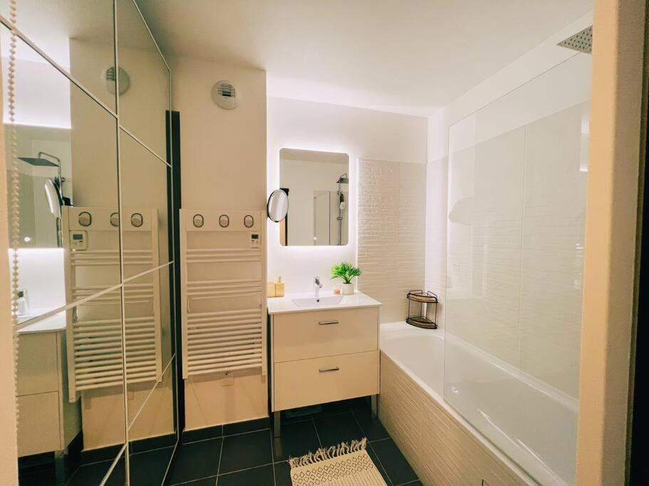 Cosy Penthouse - Large Balconies With Views - 5Min Disneyland Serris Luaran gambar
